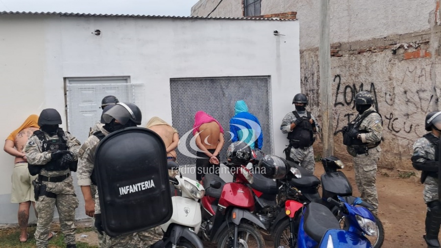 FUERTES ALLANAMIENTOS SIMULTÁNEOS EN VARIOS BARRIOS DE LA CAPITAL